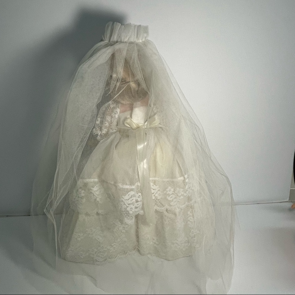 Effanbee Bride Doll 14" Veil Garter Bouquet NWT Old 14" - Picture 3 of 9